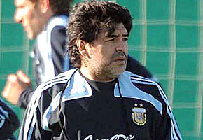 Maradona piensa abandonar la selección argentina después del partido con Uruguay