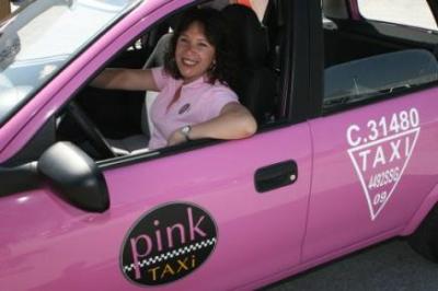 La ciudad mexicana de Puebla lanza una flota de taxis rosas sólo para mujeres