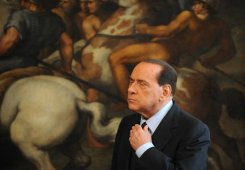 Berlusconi desafiante: "Los italianos verán de qué pasta estoy hecho"