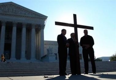 Una cruz en medio del desierto divide a la Corte Suprema de EEUU