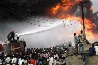 Explota camión cisterna en Nigeria y mata a 80 personas