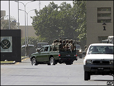 Cuartel militar en Pakistán bajo asedio talibán: ya hay 10 muertos
