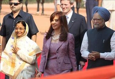 La presidenta de Argentina dijo en India que el mundo basado en la "subordinación" se ha derrumbado