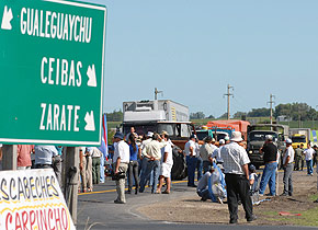 Queja argentina por el corte en Gualeguaychú: "No dejan pasar a un familiar a ver a un primo, pero sí a un hincha"