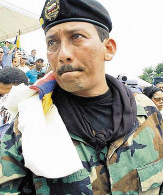 40 años de prisión para un ex jefe paramilitar por matanza en Colombia