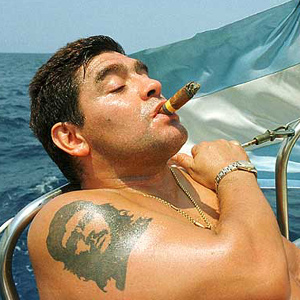 Impresionante recordatorio de "Clarín" de la "mala memoria" de Maradona