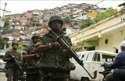 Otros dos muertos en persecución a pistoleros que derribaron helicóptero en Río de Janeiro