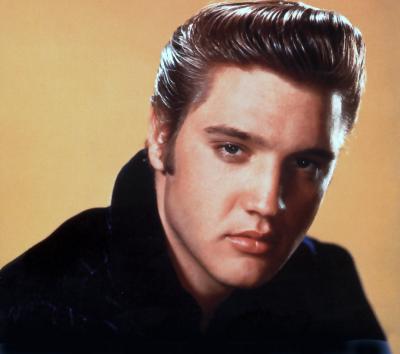 Pagaron 15.000 dólares por los cabellos de Elvis Presley