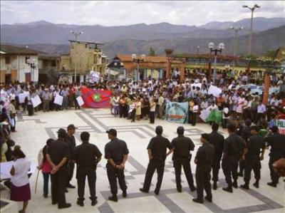 Perú: obreros detenidos y maltratados presentan demanda millonaria contra una minera británica