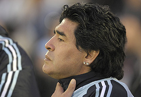 La FIFA ya investiga a Maradona por los insultos en el Centenario