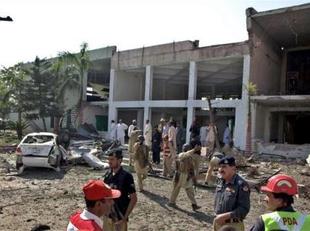 Mueren 18 miembros de una comitiva de boda por la explosión de una mina en Pakistán