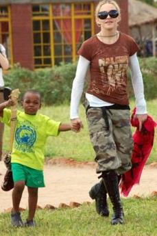 Madonna construye una escuela para niñas en Malaui