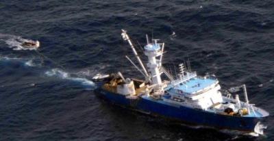 España: barcos atuneros se artillan para enfrentar a piratas somalíes