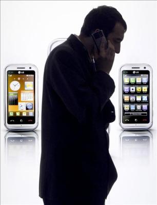 Abuso del teléfono celular causa cáncer de cerebro asegura estudio de la Organización Mundial de la Salud