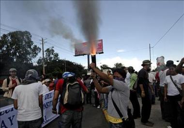 Nicaragua: disturbios frente a la sede diplomática de EEUU y exigencia de expulsión del embajador