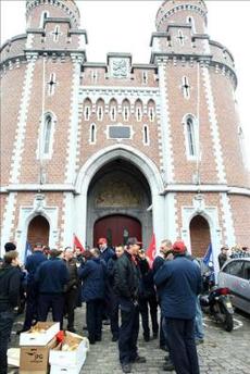 Un preso muerto y cinco heridos en incidentes en cárcel de Bélgica