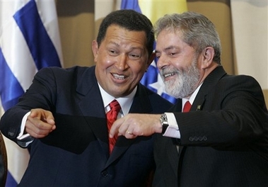 A Chávez y Lula casi se los lleva la tormenta