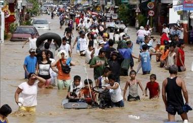 El tifón "Miranae" causa estragos a su paso por Filipinas