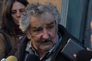 Mujica acusa a los partidos tradicionales de acoger a "golpistas disfrazados"