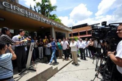 La Corte de Justicia de Venezuela avala decisión del gobierno de cerrar 5 emisoras de radio