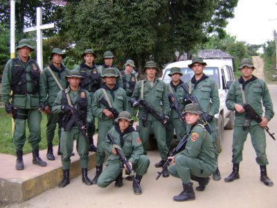 Venezuela detiene a 100 paramilitares colombianos