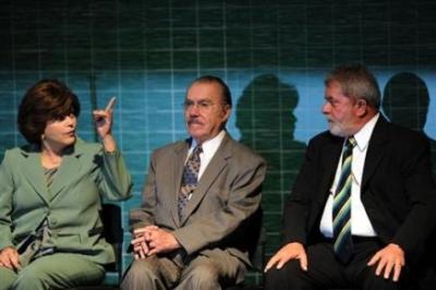 Lanzamiento de un libro sobre la familia del ex presidente de Brasil José Sarney termina con lluvia de golpes y sillas