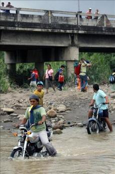 Reabren el puente fronterizo entre Colombia y Venezuela tras el fin de los disturbios
