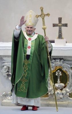 El Vaticano promulga la ley para la conversión colectiva de los anglicanos