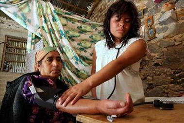 Con sólo 16 años una indígena mexicana ha atendido 40 partos en su pueblo