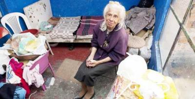 Colombia: una anciana de 79 años estuvo atrapada en un segundo piso durante 11 días por pleito entre vecinos