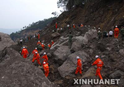 China : 23 muertos en desprendimiento de tierra