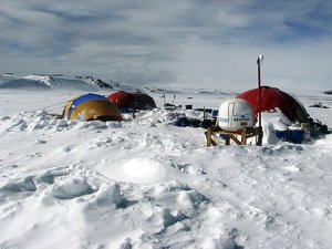 Expedición buscará whisky escocés bajo el hielo de la Antártida