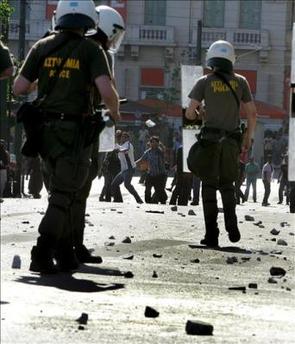 Ardió Atenas: disturbios dejaron 17 policías heridos y 292 detenidos
