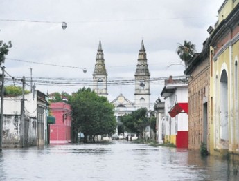 Inundaciones en Uruguay: 2.500 personas evacuadas y declararán estado de emergencia