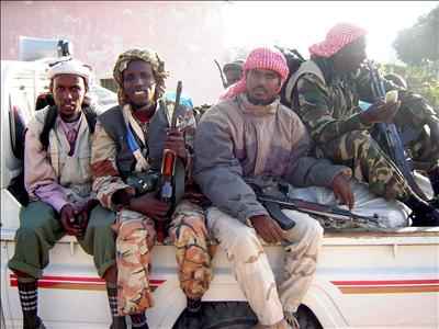 Más de 200 tripulantes en manos de piratas somalíes que retienen 12 barcos
