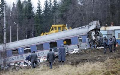 Aumentan a 39 los fallecidos por el descarrilamiento de un tren en Rusia