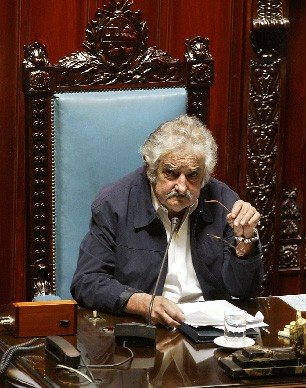 Dice Europa Press: Mujica pide a los uruguayos que no voten en blanco