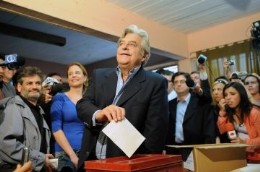 Uruguay: al votar Lacalle le gritaron ladrón y sus adherentes gritaron "asesino", por Mujica