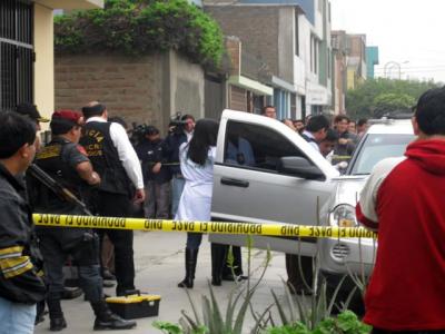 Perú: una mujer estrangula a su bebé recién nacida y la entierra en su casa