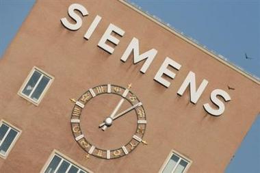 Seis ex directivos de la alemana Siemens pagarán millones por un caso de corrupción