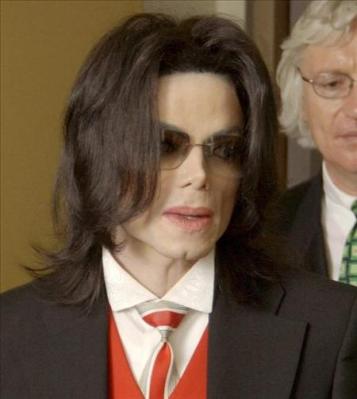 Un supuesto hijo de Michael Jackson inicia una batalla legal por su herencia