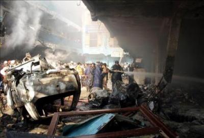Pakistán: 5 muertos y 20 heridos en un atentado suicida junto a un tribunal