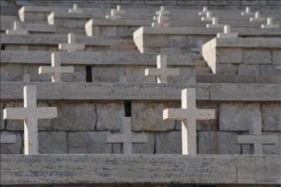 Profanan seis tumbas de un cementerio judío en Buenos Aires