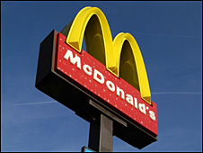 Demandan a McDonald's por discriminación