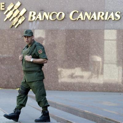 Chávez ordena expropiar todos los bienes de los banqueros corruptos