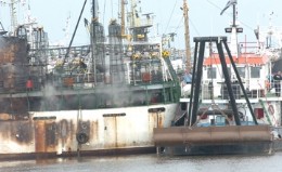 Uruguay: se incendian dos pesqueros coreanos tras enfrentamiento étnico entre malayos y vietnamitas