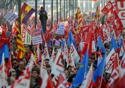 Multitudinaria marcha en Madrid en defensa del empleo