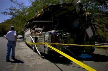 5 muertos y 40 heridos al chocar un ómnibus y un camión en Brasil