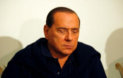 Arrestan a un hombre tratando de ingresar al cuarto del hospital donde está Berlusconi
