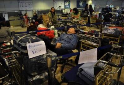 2 aviones empezarán a trasladar a los afectados, entre ellos uruguayos, por quiebra de aerolínea